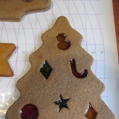 We decorate gingerbread cookies, cookies