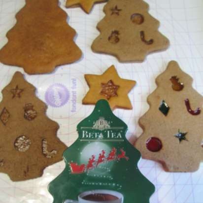 We decorate gingerbread cookies, cookies