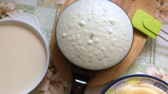 แพนเค้กกับ kefir ในเครื่องทำเครปใต้น้ำ Delimano Pancake Master