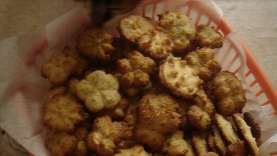 Lemon biscuits with poppy seeds (Tescoma dough press syringe)