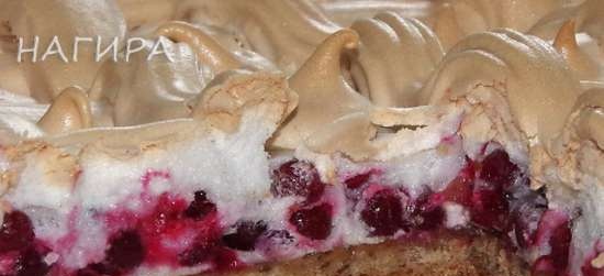 Lingonberry pie na may meringue (sa nut kuwarta)