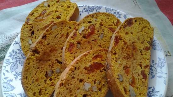 Biscotti alla zucca con albicocche secche e noci