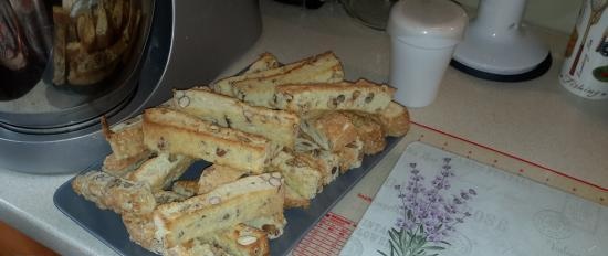 Eiwitbiscotti met noten