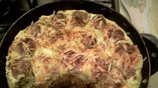 Potato-cabbage casserole with meatballs (Kartoffel-Sauerkraut-Auflauf mit Frikadellen)