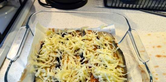 Torta di sfoglia di lavash con melanzane e formaggio