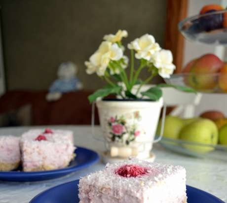 Cheesecake al cocco e lamponi