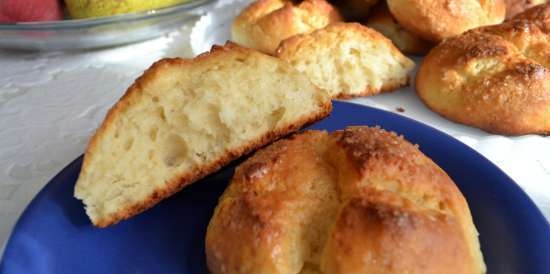 Cottage cheese buns with apples