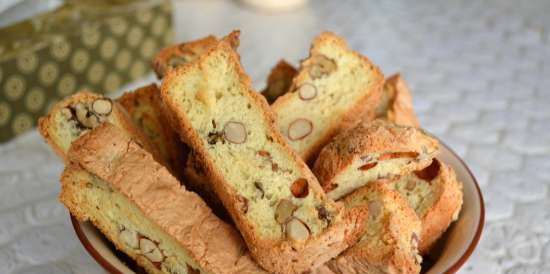 Eiwitbiscotti met noten