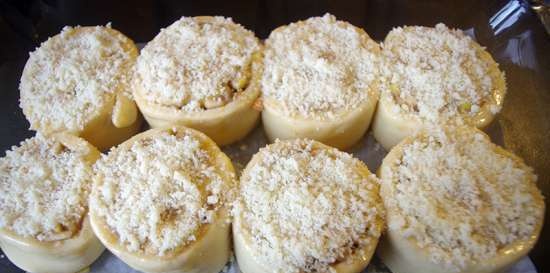 Apple Cinnabons พร้อม Streusel และกาแฟเคลือบ