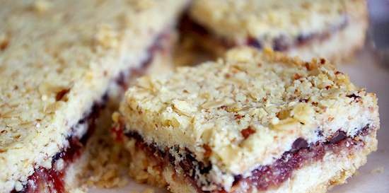 Barritas de chocolate y fresa con avena y almendras