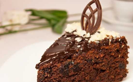 Muffin de chocolate con ciruelas pasas y praliné de almendras