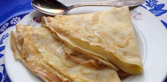 Pancakes with custard and caramelized pear