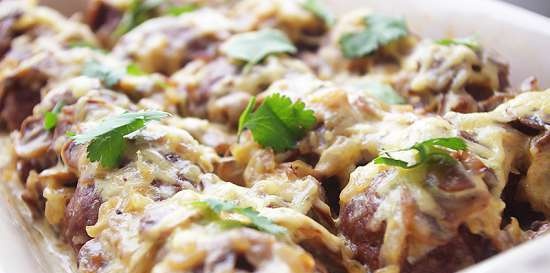 Meatballs baked with creamy mushroom sauce