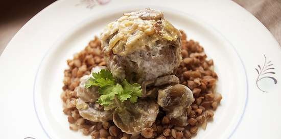 Polpette al forno con salsa cremosa di funghi