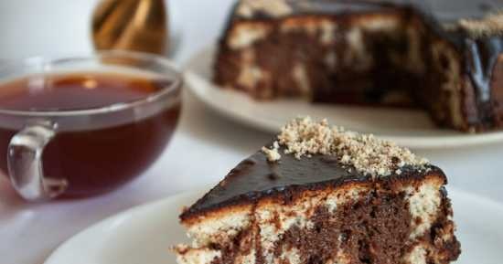 Tres leches cake met chocoladesiroop