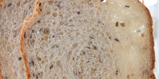 Pane di grano con semi di lino, sesamo e girasole in una macchina per il pane