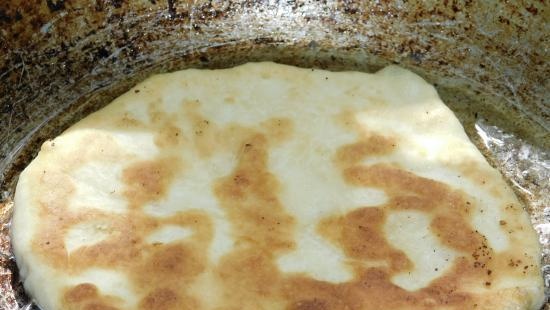 Pastissos ràpids amb kefir amb ous i suluguni (o amb qualsevol altre farcit)