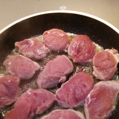 Pork noisets with prunes