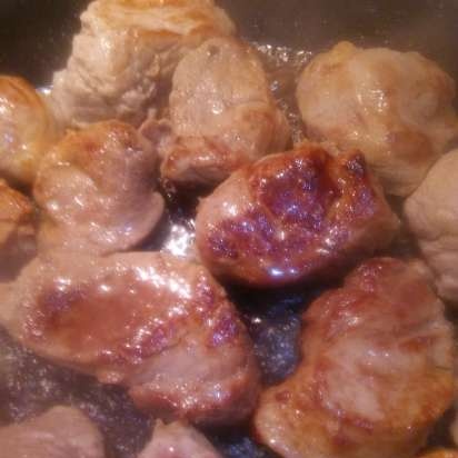 Pork noisets with prunes