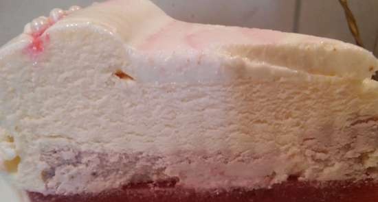 Aardbeienmousse cake