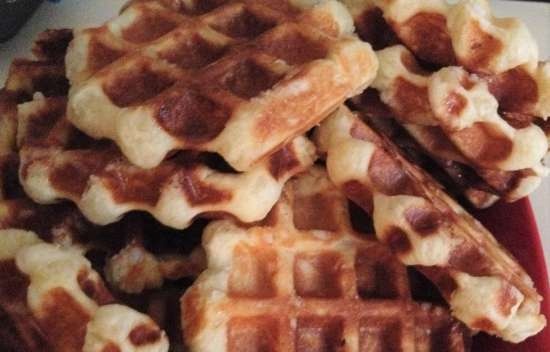 Waffle di Liegi in una piastra per cialde GF-020 Waffle Pro