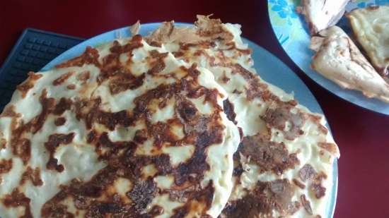 Khachapuri سريع بطريقة مختلفة في شواية ملامسة VVK