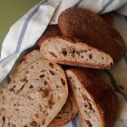 Pane di segale di grano con lievito naturale di segale.