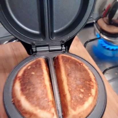 Khachapuri gyorsan, más módon, egy kontaktgrill VVK-ban