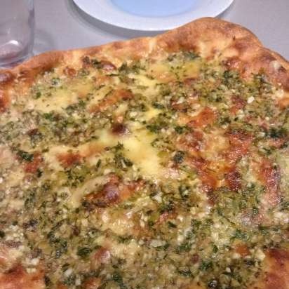 Pizza con mantequilla de anchoas