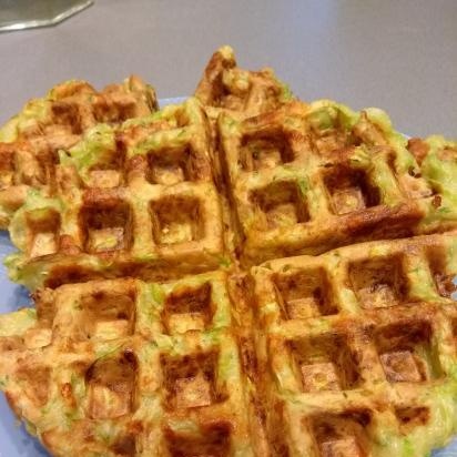 Bánh quế Zucchini in waffle iron GF-020 Waffle Pro