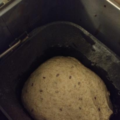 Pane con farina d'avena, crusca, sesamo e semi