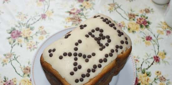 Kulich Koninklijke spelbreker in een broodbakmachine