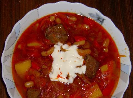 Lahana shorbasy أو qapysta shorbasy أو borscht بأسلوب تتار القرم