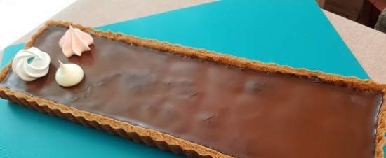 Crostata con ganache al caffè e prugne