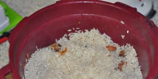 Pilaf in TupperCook (nồi áp suất vi sóng)