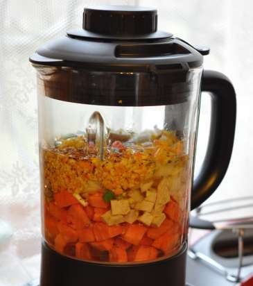 Carrot and celery cappuccino (Profi Cook PC-MCM1024 multi-blender)