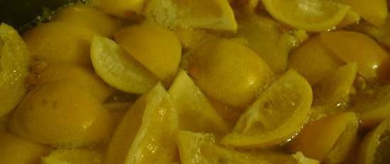 Limoni essiccati al sole, fatti in casa