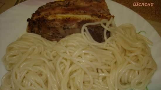 Pinakuluang spaghetti na may mga sausage (pressure cooker Polaris 0305)