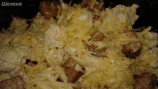 Minute dish of cauliflower with minced meat and cheese in a pressure cooker Polaris 0305