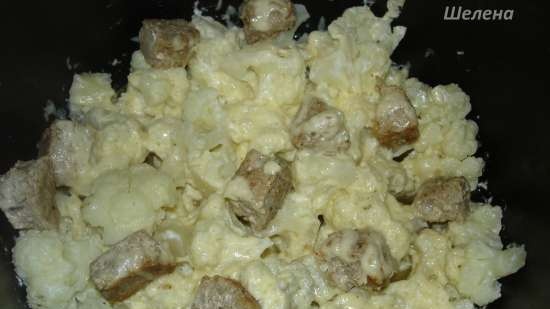 Minute dish of cauliflower with minced meat and cheese in a pressure cooker Polaris 0305