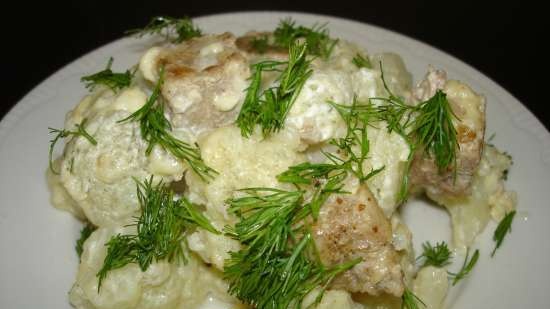 Minute dish of cauliflower with minced meat and cheese in a pressure cooker Polaris 0305