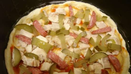 Pizza on a thick yeast base with chicken and pickled cucumber, cooked on the "Porridge" setting (Polaris 0305)