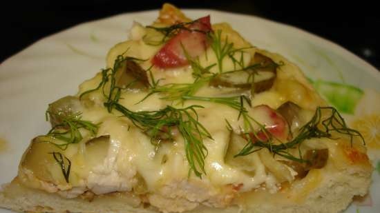 Pizza on a thick yeast base with chicken and pickled cucumber, cooked on the "Porridge" setting (Polaris 0305)