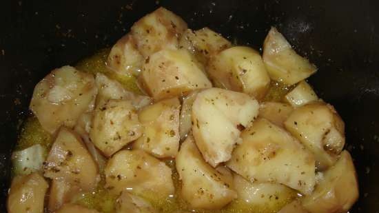 Festive duet dish: patatas at manok na pinalamanan ng mga kabute (pressure cooker Polaris 0305)