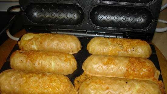 Omelettes stuffed with meat and cheese in a sausage machine Smile 3633