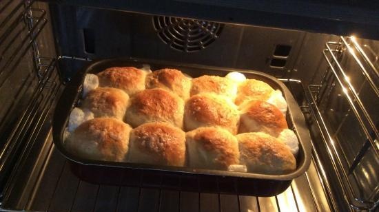 Buchteln buns (Buchtel) con ripieno di crema