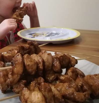 Brochetas de pollo al horno (con el método chino de mantener jugosa la carne)