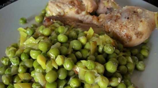 Chicken stew with leeks and green peas