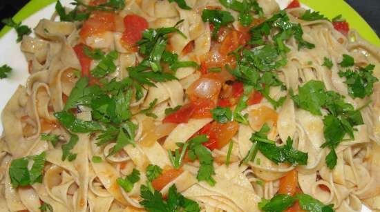 Tagliatelle fatte in casa, ravioli e tutto il necessario per prepararli