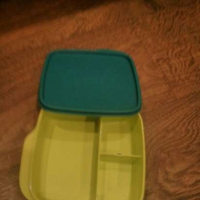 أطباق بلاستيكية Tupperware - استعراض